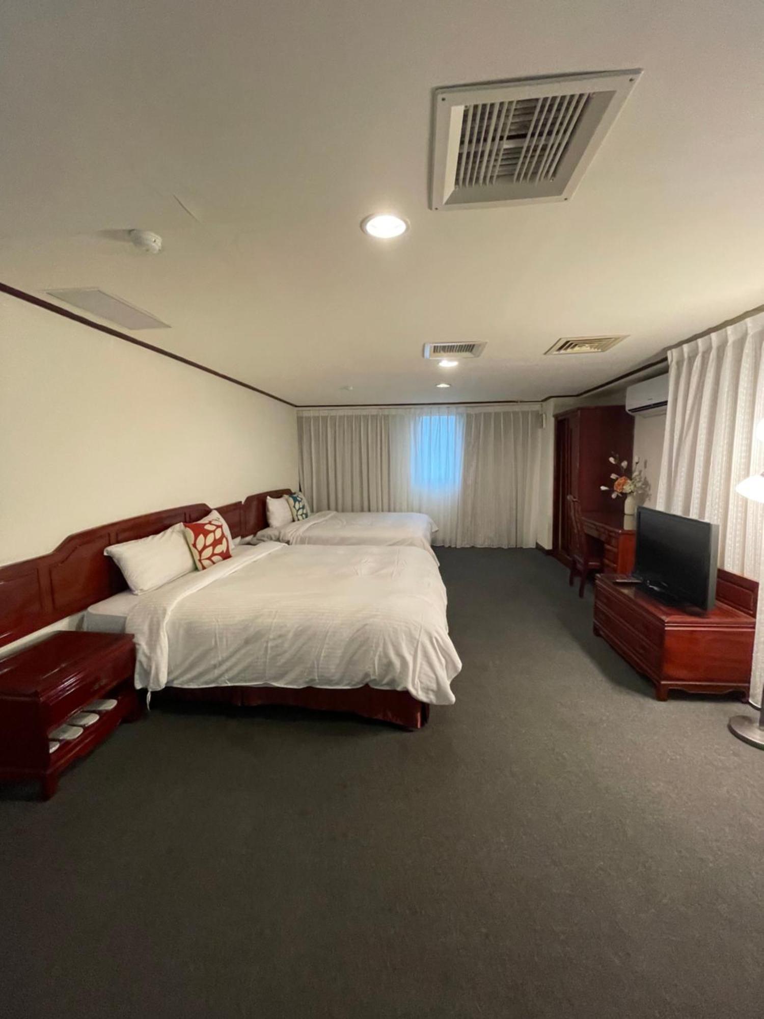 River Hotel Chiayi City Exterior foto